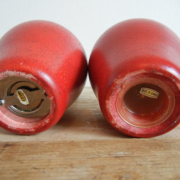 Vintage Retro Wooden Red Apple Salt Shaker and Pepper Grinder Set - Home Decor. - Picture 6 of 9